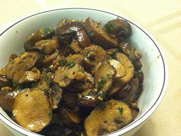 Garlic roasted baby bella mushrooms