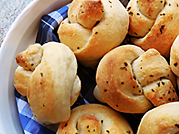 Herbed dinner rolls